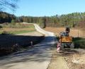 Bild: jp
Der Ausbau der Gemeindeverbindungsstraße zwischen Kastl und Utzenhofen soll im Mai/Juni kommenden Jahres abgeschlossen werden. Derzeit sind die Arbeiten an der Abzweigung nach Saugraben angelangt.