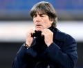 Bild: Robert Michael/dpa
Joachim Löw steht nach dem 0:6-Debakel gegen Spanien schwer unter Beschuss.