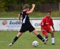 Bild: A. Schwarzmeier
Die C-Junioren der SpVgg SV Weiden (rechts Jamario Carswell) verfügen in der Bayernliga über eine ausgeglichene Bilanz von je 2 Siegen und Niederlagen.