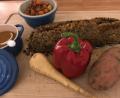 Bild:  Michael Schiffer 
Fest in Alufolie gerollt wird die Quinoa-Maronen-Roulade gebacken.