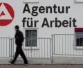 Symbolbild: Sebastian Kahnert/dpa
Laut Prognose des Instituts für Arbeitsmarkt- und Berufsforschung (IAB) wird 2020 die Arbeitslosigkeit im Arbeitsagenturbezirk Schwandorf um 2000 auf 8600 Erwerbslose steigen.
