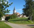Archivbild: Portner
Blick auf die Wallfahrtskirche Sankt Marien in Pertolzhofen. Im Turm hängen drei Glocken, deren Klang am Sonntag, 22. November, in der Sendung "Zwölfuhrläuten" im Radio zu hören ist.