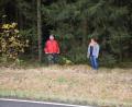 Bild: fla
Hans-Peter Reil (links) "übergibt" den Waldthurner Christbaumverkauf an die Vorsitzende der Trachtenkapelle Waldthurn, Birgit Bocka (rechts). Wo ist dieses Bild entstanden? Wer das Rätsel löst, hat die Chance auf zwei große Gewinne, die die Musiker ausloben. EIn Tipp dazu in Reimform: Das Foto wurde auf dem Weg zum heiligen Berg gemacht. Vielen Wanderern hat er als Streckenstart schon schöne Stunden gebracht.