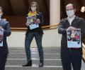 Bild: Wolfgang Steinbacher
Weidens Oberbürgermeister Jens Meyer (von links), Leiterin der Pressestelle Roswitha Ruidisch und Michael Maier vom Bildungsmonitoring stellen den Bildungsbericht zur Seniorenbildung vor.