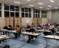 Bild: lnz
Nach einem halben Jahr im Feuerwehrhaus tagte der Mitterteicher Stadtrat am Montag erstmals in der deutlich größeren Grundschulturnhalle. Fünf Stadtratsmitglieder hatten sich entschuldigt, im Zuhörerbereich nahmen drei Besucher Platz.