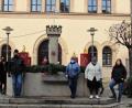 Bild: stg
Das "Schmückteam" des KEM-Verbandes gestaltete am Samstag den Kemnather Adventsbrunnen.