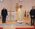 Bild: ü
Große Ehre für Organist Herbert Fraunhofer: Seit 50 Jahren spielt er zur Ehre Gottes Orgel. Im Bild (von links): Sigi Failner, der Sprecher des Pfarrgemeinderats, Herbert Fraunhofer, Pfarrer Augustin Lobo und Kirchenpfleger Otmar Buchmann.