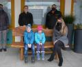 Bild: mez
Kaplan Justin Kishimbe und Pfarrer Markus Bruckner sagten mit zwei Kindern aus der Grünen Gruppe und Sabina Lehmann ein herzliches „Vergelt´s Gott“ an Schreiner Georg-Michael Fütterer und den Kindergarten-Förderverein.