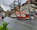 Bild: Josef Wieder
Am Donnerstag vereinbart, schon sind am Montag die Hütten und Trailer aufgefahren. Allerdings fehlt jetzt noch die Deko für einen "Hauch von Hüttenzauber" am Oberen Markt.