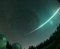 Bild: Erwin Filimon/Sternwarte Gahberg/dpa
Ein Lichtstrahl, aufgelöst durch einen Meteorit, leuchtet am nächtlichen Himmel.