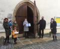 Bild: Karban-Völkl/exb
Zum Familienadvent laden Stadtpfarrer Thomas Kraus und die Mitglieder des Arbeitskreises Familiengottesdienst, Karin Sächerl, Katharina Lippert, Renate Pressler und Kathrin Karban-Völkl (von links) ein.