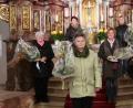 Bild: rha
Ehrungen beim Frauenbund Vilseck (vorn, von links): Sprecherin Monika Mrosek, Marianne Lindl und Geistlicher Beirat Pater Robin Xavier; hinten (von links): Sieglinde Einhäupl, Resi Ringer, Stilla Pröls, Hildegard Ringer und Gerda Berger.