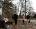Bild: fphs
Sie informierten über die Arbeiten auf dem Wallenstein-Radweg zwischen Marktredwitz und Waldershof (von links): Oberbürgermeister Oliver Weigel, seine Waldershofer Kollegin Margit Bayer, Christian Frohmader und Hans Hahn von der Tiefbauabteilung der Stadt Marktredwitz.