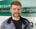 Bild: Beierl/exb
Frank Nickl freut sich über einen großen Erfolg zum Start seiner beruflichen Karriere.