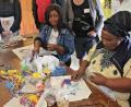 Archivbild: bph
Im Januar 2019 konnte eine Gruppe aus der Pfarrei Nabburg an den Ursprung dieses Kunsthandwerks in Südafrika reisen und hat damals nicht nur neue Ware, sondern auch viele Eindrücke und Hintergrundinformationen mitgebracht.