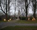 Bild: bjp
Der erstmals mit Lichtersternen und -tieren und einem illuminierten Weihnachtsbaum geschmückte Professor-Dietl-Park findet großen Anklang.