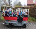 Bild: u
Dem letztjährigen Elternbeirat des St.-Wolfgang-Kindergartens galt ein Dankeschön für die Mitfinanzierung eines elektrisch betriebenen Krippenwagens, mit dem die Kleinsten der Kita schon mehrfach bei Unternehmungen unterwegs waren.