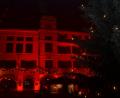 Bild: dob
Das Rathaus erstrahlt ebenfalls in Rot.