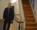 Bild: jr
Seit der Gründung im Januar 2010 steht Uwe Rosner an der Spitze des Fördervereins "Informations- und Begegnungszentrum Konnersreuth". Das Bild entstand im im Treppenhaus des künftigen Theres-Neumann-Museums.