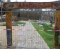 Bild: rn
Neben diesem Eingangstor soll ein Häuschen errichtet werden, in dem die Besucher der Adventure Golfanlage neben den Golfschlägern auch Getränke erhalten können.