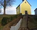 Bild: amö
Der Aufgang zur Kapelle in Pondorf ist von den Familien Meindl und Frischmann neu gestaltet worden.