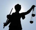 Symbolbild: Daniel Reinhardt/dpa
Die «Justitia», Göttin der Justiz und der Gerechtigkeit, mit Waage und Schwert in Händen auf dem Gerechtigkeitsbrunnen in Frankfurt am Main (Hessen).