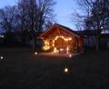 Bild: jow
Der Pavillon auf dem Spielplatz in Lintach ist vorweihnachtlich geschmückt.