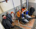 Bild: Eichl
Sie sehen aus wie kleine Kanonen, sind aber harmlose Abwasserpumpen: Michael Zimmermann von der Herstellerfirma D.W.I. Süd, Bauhofleiter Gerd Kraus, Bürgermeister Markus Ludwig, Klärmeister Josef Härtl und Matthias Schmidt, dessen Firma EAS Systems die Steuerungstechnik geliefert hat (von rechts).