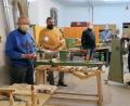 Bild: bsc
Viel Freude bereitete der erste Drechselkurs der Volkshochschule Tirschenreuth den Kursteilnehmern. Bei Schreinermeister Karl Zeh (Zweiter von links) lernten die Schüler neben dem Gestalten von Holz auch den sicheren Umgang mit der Drechselmaschine.