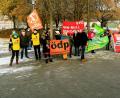 Bild: Hösamer
Rund 50 Demonstranten folgten dem Aufruf mehrerer Initiativen, Parteien und Verbände zum Protest anlässlich der ZMS-Sitzung in der Oberpfalzhalle.