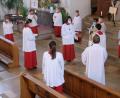 Bild: mab
Alina, Lucie, Magdalena, Elena, Luca, Felix, Franziska, Alina und Tomas treten gemeinsam ihren Dienst in der Pfarrkirche an.