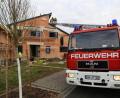 Bild: rw
Mit Hilfe der Drehleiter aus Marktredwitz bekämpften die Feuerwehrleute den Brand im Obergeschoss des Neubaus.