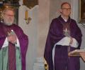 Bild: jr
Weihbischof Dr. Josef Graf (rechts) und Pfarrseelsorger Pater Benedikt Leitmayr feierten einen Festgottesdienst zum 150. Geburtstag von Pfarrer Joseph Naber.
