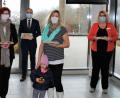 Bild: Marie Ehras/exb
Überbringerinnen und Empfänger der Plätzchen-Lieferung (von links): Dr. Sven Mörk (stellvertretend für die BRK-Rettungswache), Bianca Sommer, Krankenhaus-Vorstand Roland Ganzmann, Eva Fröhlich mit Tochter Julia, Pflegedirektorin Sabine Hirsch und Nicole Selendt.