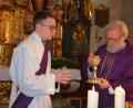Bild: jr
Nach seiner Diakonenweihe am Samstag durfte Bastian Neumann (links) Pfarrseelsorger Pater Benedikt Leitmayr bei zwei Sonntagsgottesdiensten assistieren. Im Juni kommenden Jahres steht im Regensburger Dom die Priesterweihe an.