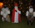 Bild: jr
Der Nikolaus und zwei Knechte zogen auch über den Therese-Neumann-Platz, wo sich zahlreiche Zuschauer versammelt hatten. Allerdings wurde auf die nötigen Abstände geachtet.