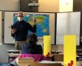 Bild: fpoz
Mehrweg- statt Einwegflaschen: Das ist gut für die Umwelt, erklärte Jan F. Turner von der Deutschen Umweltaktion bei seinem Besuch in der Jobst-von-Brandt-Schule.