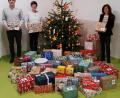 Bild: sne
Schulleiterin Anja Bräu, Förderlehrerin Sabine Arnold und Philipp Koch vom Round Table (von rechts) freuen sich, zu Weihnachten etwas Gutes tun zu können.