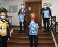 Bild: Petra Hartl
Sie stellten die Internetseite www.pflegeberufe.amberg.de vor (von links): Kerstin Wittmann (Klinikum St. Marien), Wolfgang Rattai (Caritas-Marienheim), Tatjana Richter (Wallmenich-Haus), OB Michael Cerny und Christine Hecht von der Gesundheitsregion Amberg plus.