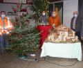 Bild: wro
Das Rathausfoyer schmücken derzeit Christbaum, Adventskranz und zwei Krippen. Die kleine Ausstellung wurde von Bürgermeister Toni Dutz (von rechts) im Beisein von Karl-Heinz Meier, Manfred Dietz, Werner Härtl und Michael Klarner offiziell eröffnet und vorgestellt.