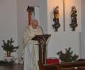 Bild: dob
Pfarrer Gerhard Schmidt feierte mit den Kaimlingern den Patroziniumstag ihrer Dorfkirche.