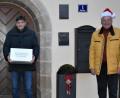 Bild: rgr
DAGA-Präsident Helmuth Wächter (rechts) sowie Bürgermeister Edgar Knobloch (Mitte) freuen sich, dass die DAGA-Wohlfahrtspaketaktion wieder abgehalten werden kann.