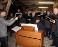 Archivbild: wro
Das Weihnachtssingen beim Dorfstadel – hier ein Bild aus dem Vorjahr – muss coronabedingt heuer entfallen. Dies bedauern nicht nur die Sänger des Gesangvereins Schönhaid.