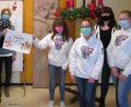 Bild: Realschule Auerbach/exb
Bei der Spendenübergabe (von links): Direktorin Sr. Lioba Endres, die Organisatorin der Patenkind-Aktion Sr. Gerlinde Lehner, die Beauftragte für Sucht- und Drogenprävention, Julia Schmidt, und die Schülerinnen Laura Fehlner, Nicole Wagner, Marie Renner und Sophia Neukam