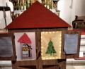 Bild: öt
Zwei Fenster des Adventshauses in der Neusorger Pfarrkirche Patrona Bavariae sind bereits geöffnet. Das Familienkreisteam lädt zu besinnlichen Stunden an den Adventssonntagnachmittagen mit der Fortsetzung der Geschichte in das Gotteshaus ein.