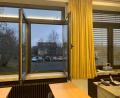 Bild: Spreitzer/exb
Fenster auf und lüften: die beste Methode gegen Viren in den Klassenzimmer. Das gehört auch für die Windischeschenbacher Schüler zum Alltag.