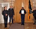 Bild: agr
Pfarrvikar Emmanuel Ogbu (Vierter von links) ist der neue Präses der Neunburger Kolpingsfamilie. Pfarrer Stefan Wagner (Zweiter von links) und das Leitungsteam hießen ihn willkommen.