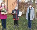 Bild: no
Ehrung zum Arbeitsjubiläum in der Grundschule Illschwang (von links): Schulverbandsvorsitzende Brigitte Bachmann, Jubilarin Jutta Struppeck, Rektorin Gabi Pirner und Bürgermeister Dieter Dehling.