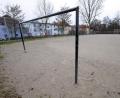 Bild: Stephan Huber
Der Bolzplatz an der Peter Lippert Straße Standort für die Mittagsbetreuung der Dreifaltigkeitsschule werden. Ein Ersatzstandort für den Bolzplatz konnte nach Auskunft des Baureferenten aber bisher nicht gefunden werden.