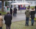 Bild: stn
Trotz Corona kirchlich auf die Weihnachtszeit einzustimmen ist auch am ungewohnten Ort vor der Stadthalle möglich.